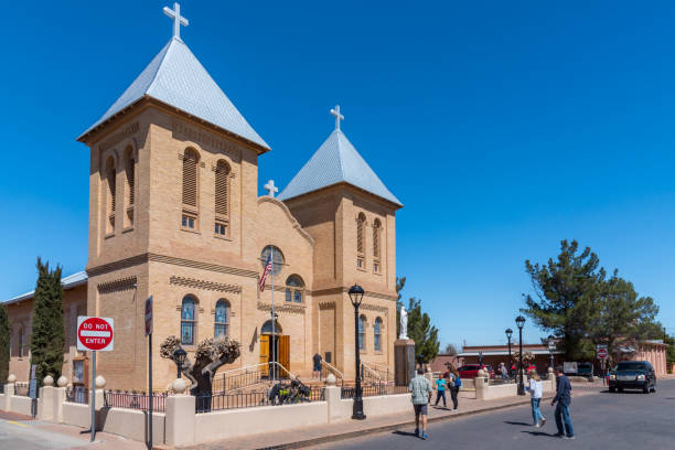 Basilica of San Albino Church Mesilla, New Mexico, USA – March 15, 2022: People are gathered in front of the Basilica of San Albino, one of the oldest churches in the region.  This church has the distinction of being originally established in Mexico and is now located in the United States as a result of the transfer of territory in the 1854 Gadsden Purchase.  It was originally built in 1852 and rebuilt in 1906.  The Basilica of San Albino is located in the town of Mesilla, south of Las Cruces, New Mexico, USA. jeff goulden church stock pictures, royalty-free photos & images