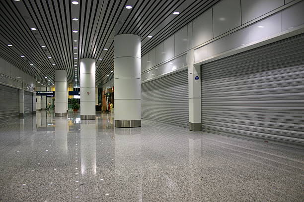 空港ホールの眺め - floor airport marble vehicle interior ストックフォトと画像