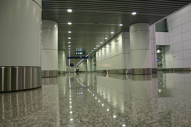 空港ホール - floor airport marble vehicle interior ストックフォトと画像