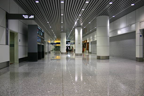 flughafen hall ausblick - floor airport marble vehicle interior stock-fotos und bilder