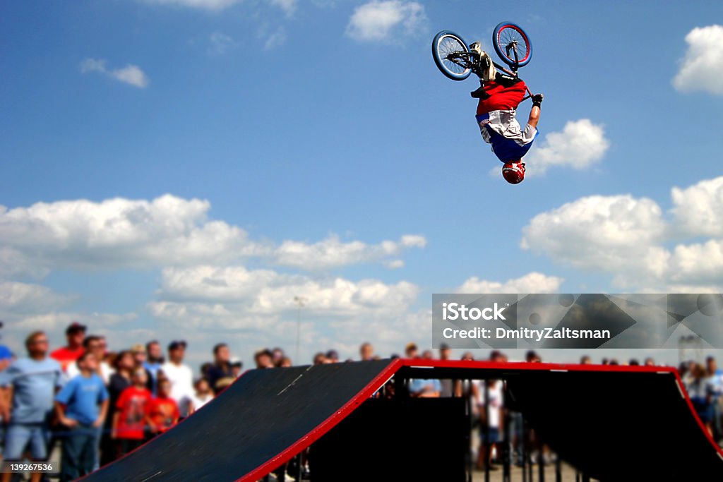 O ar lá em cima - Foto de stock de Ciclismo BMX royalty-free