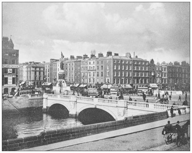 antyczna fotografia irlandii: o'connell bridge, dublin - oconnell bridge stock illustrations