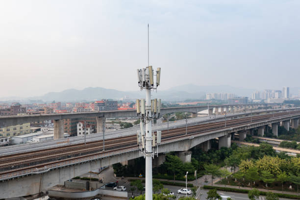 5g signal tower - railroad junction audio imagens e fotografias de stock