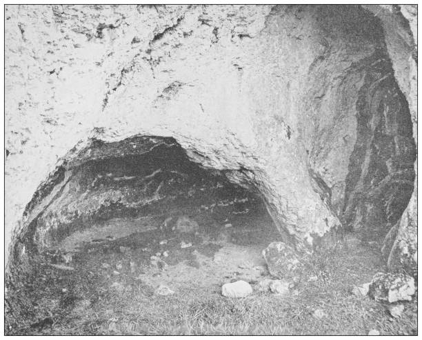 ilustraciones, imágenes clip art, dibujos animados e iconos de stock de fotografía antigua de irlanda: grandes cuevas, lower lough erne - lower lough erne