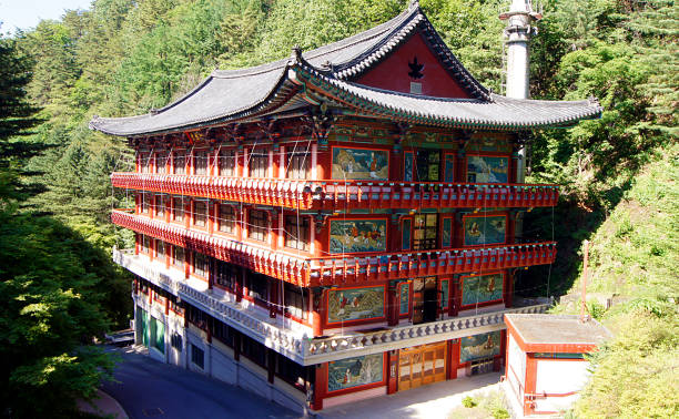 Guinsa or Kuinsa is a religious complex that is the center of the Cheontae Buddhist sect and although architecturally it resembles many other Buddhist temples in Korea, it differs mainly in that the structures are several stories high, instead of the typical one or two floors that the others have.