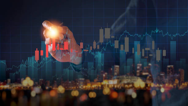 Businessman writing analyze graph for trade stock market on the screen. Businessman hand drawing chart graph stock of growth. Hand man uses pen to draw stock graph chart point of target success. hombre de negocios escribiendo gráfico de análisis para el mercado de valores de comercio en la pantalla. empresario dibujando a mano gráfico gráfico stock de crecimiento. hand man usa el bolígrafo para dibujar el punto del gráfico de acciones del é