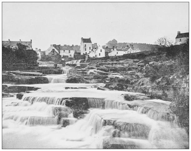 antikes foto von irland: ennistymon, county clare - county clare fotos stock-grafiken, -clipart, -cartoons und -symbole