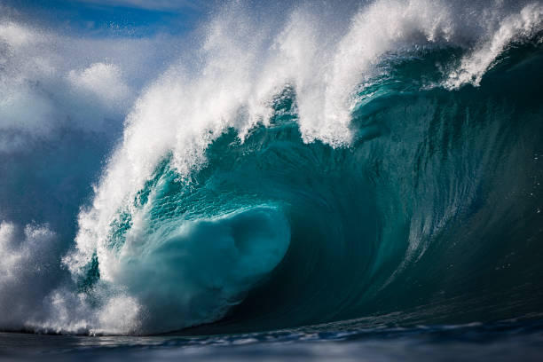 powerful large ocean wave - tide sea breaking water imagens e fotografias de stock