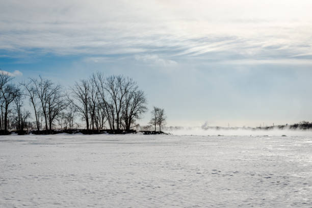 istock cold winter day by the St. Lawrence river 1392802268