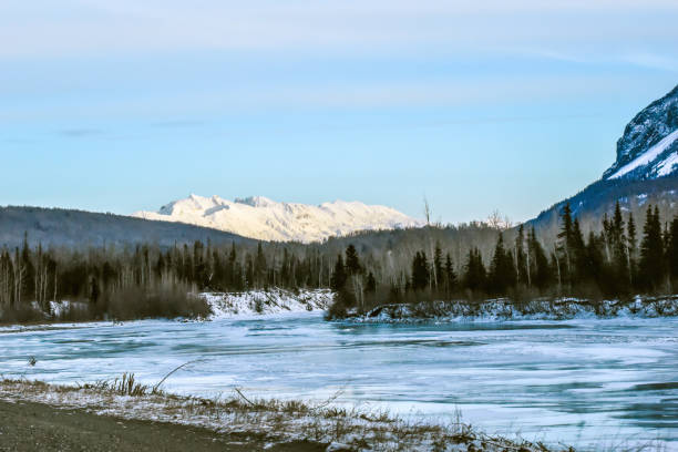 istock Frozen Matanuska River With Chugach Mountain 1392879572