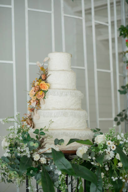 istock Beautiful wedding cake with blur background 1392888263