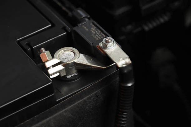 Check the car battery pot before traveling.