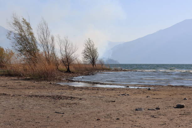 Lake Como low water levels Lake Como - Gera Lario -  Italy - April 18, 2022. The lack of rain has caused drought throughout the entire lake. lake bed stock pictures, royalty-free photos & images