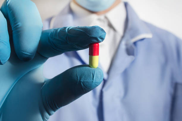 istock Doctor in rubber gloves holding a pill. 1392986781
