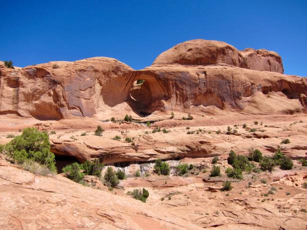 istock Hiker's first spectacular view of Bowtie Arch 1392993570