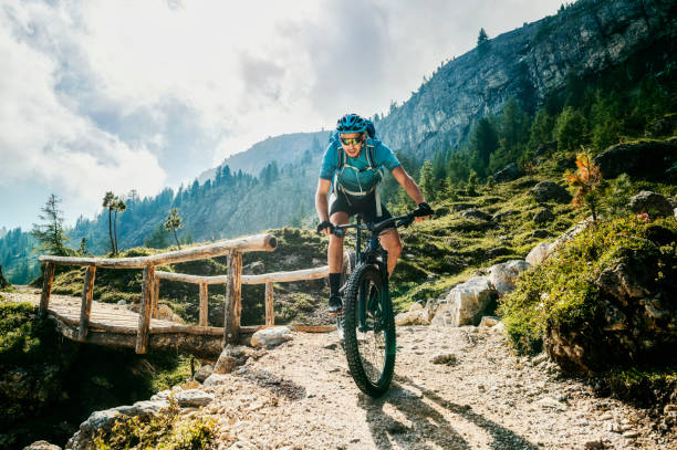 mountain bike - bicycle sport cyclist mountain stock-fotos und bilder
