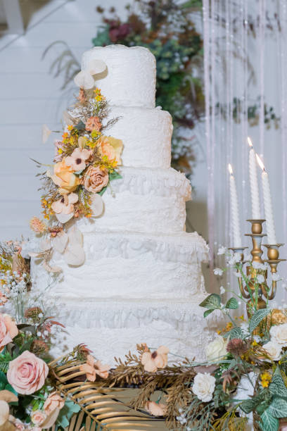 istock Beautiful wedding cake with blur background 1393035036