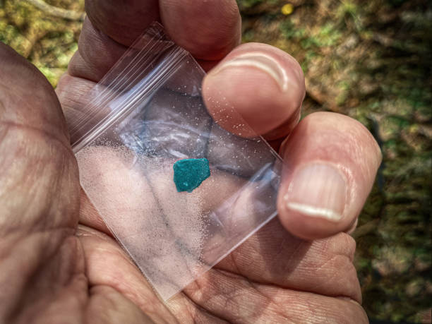 fentanyl in plastic bag in hand close-up fentanyl in plastic bag in hand close-up fentanyl addiction stock pictures, royalty-free photos & images