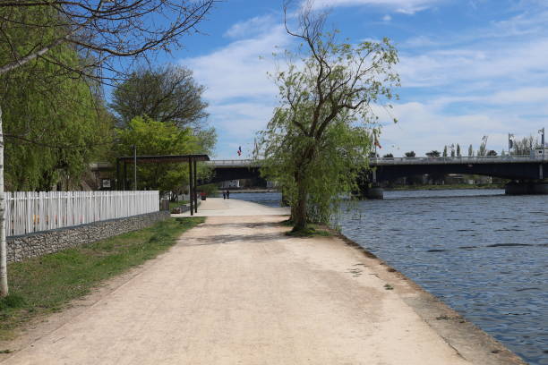 istock Vichy - Les rives de l'Allier 1393128801