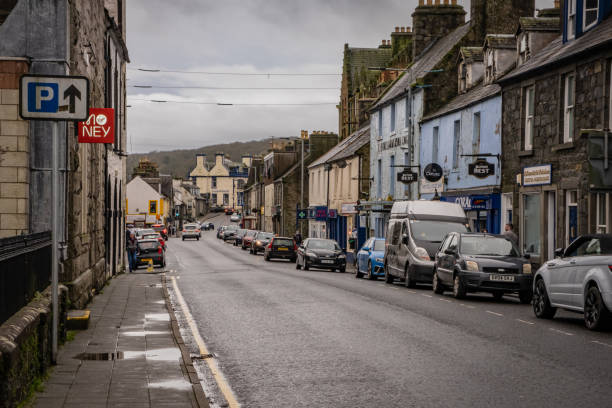 victoria street im zentrum von newton stewart, dumfries and galloway, schottland - wigtownshire stock-fotos und bilder