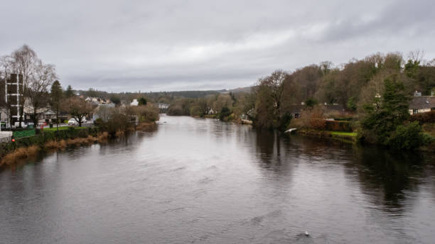 der brauereipool am fluss cree stromaufwärts der creebridge in newton stewart - wigtownshire stock-fotos und bilder