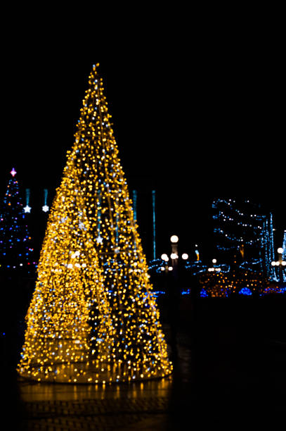 istock Lights of Christmas tree garland in defocus... 1393141715