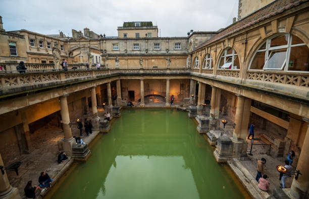 water pool in ancient roman baths in the evening in bath town. - 5079 imagens e fotografias de stock