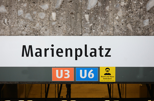 Subway station sign at subway station platform, Hamburg Hauptbahnhof