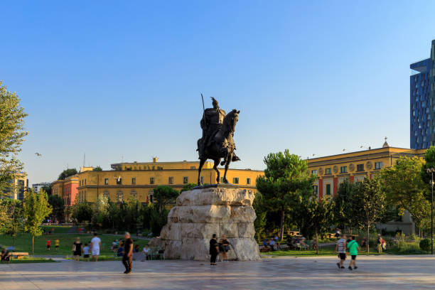 tirana scanderbeg monument statue and square - praça dos herois imagens e fotografias de stock