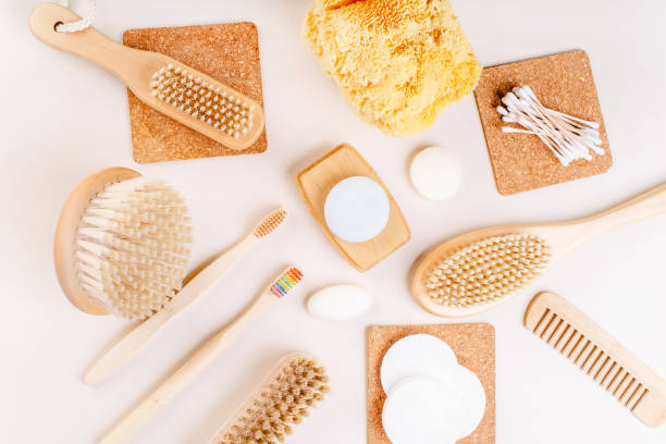 Flat lay of personal care zero waste supplies.Plastic-free concept.Items for hygiene and face and body care made of eco-friendly materials.Personal care products made from natural materials. concepto libre de plástico. artículos para la higiene y el cuidado facial y corporal hechos de materiales ecológicos. productos de cuidado personal hechos de materiales naturales. tendido plano de cuidado personal cero suministros de residuos.