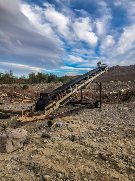 darwin wash in panamint springs death valley kalifornien - panamint range stock-fotos und bilder