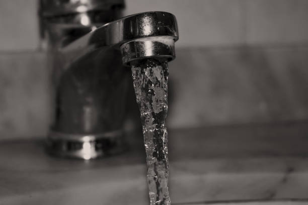 istock stream of water and falling drops 1393245677