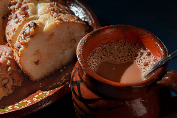 istock Sweet bread on a Mexican mud plate 1393248844