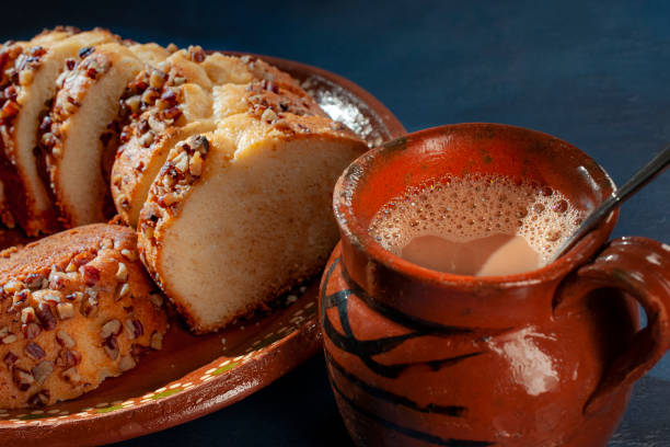 istock Sweet bread on a Mexican mud plate 1393248845