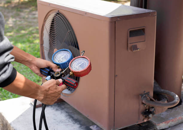 istock Technician checking the operation of the air conditioner. 1393252877