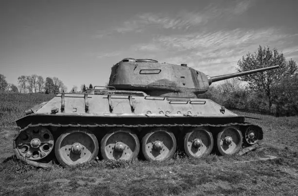 old t 34 russian tank blck and white