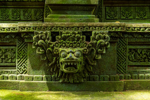 stutue w sacred monkey forest, ubud, bali, indonezja - bali balinese culture art carving zdjęcia i obrazy z banku zdjęć