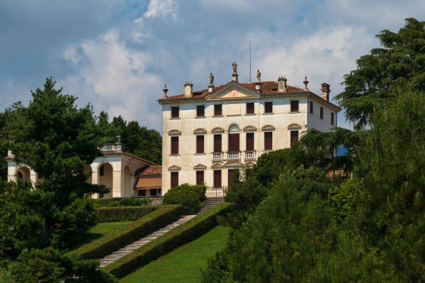 mussolente (vi) - villa blacks piovene - villa italian culture facade ornamental garden imagens e fotografias de stock