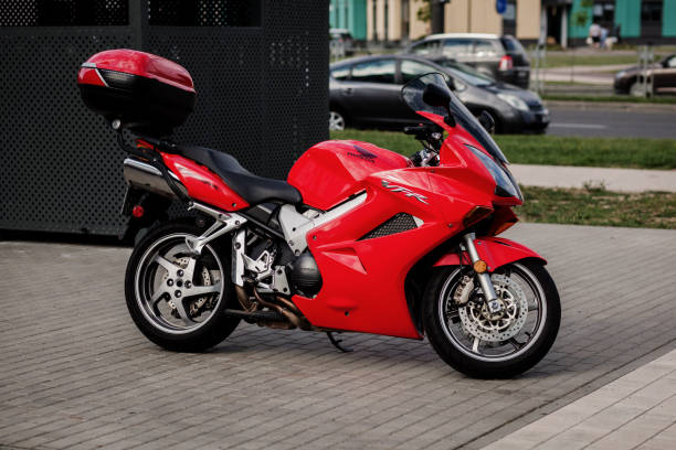 honda vfr, motocicleta roja - vfr fotografías e imágenes de stock