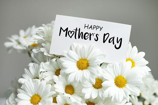 Happy Mother's Day message with daisies