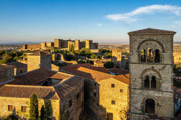 trujillo castle. former arab alcazaba. in trujillo, extramadura, spain. - caceres fotografías e imágenes de stock