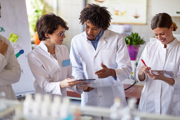 istock Group of medical workers working in lab 1393598474