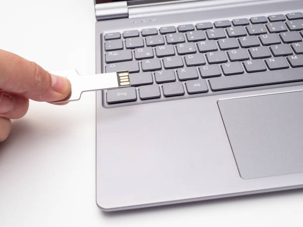 istock usb flash drive in the form of a key and a laptop. 1393600332