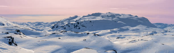 haukelifjell, high mountains in the southern part of hardangervidda national park between vinje and røldal in southern norway, scandianavia, europe"n - telemark skiing imagens e fotografias de stock