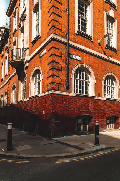 istock Classic architectural wall in London street 1393637463