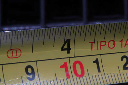 Close-up of the yellow measuring tape indicating the measure 10