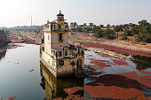 der-blick-auf-jal-mahal-vom-padmini-palast-in-chittorgarh-rajasthan-indien-asien.jpg?b=1&s=170x170&k=20&c=JXGURnrycJpBB65_Bkt7c2NTeA6Ew4W2sb22C2MDf-4=
