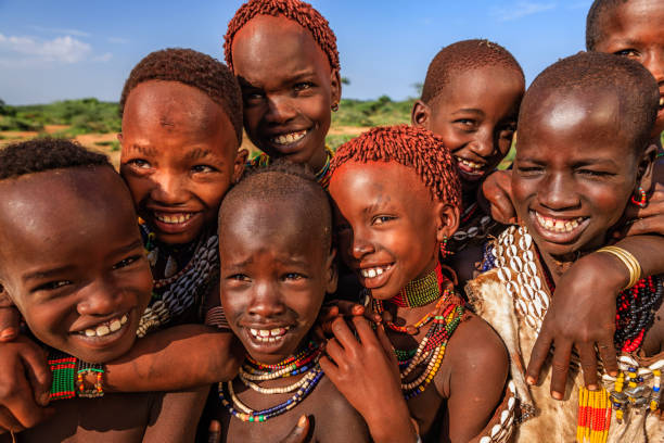 幸せなアフリカの子供たちのグループ、東アフリカ - hamer ストックフォトと画像