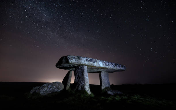 lanyon quoit, cornwall, großbritannien - hünengrab stock-fotos und bilder