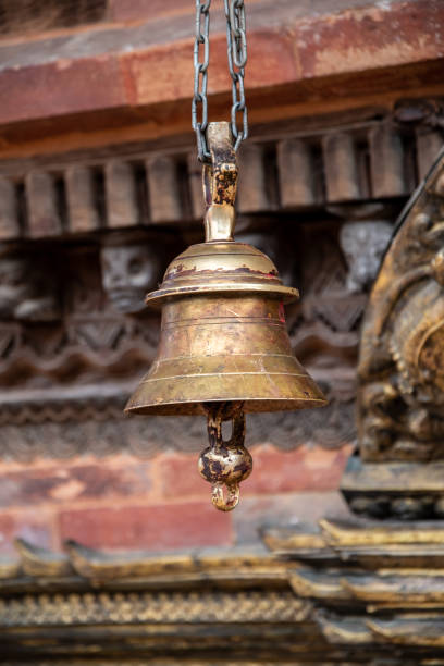 campana votiva ritual nepalí - changu narayan temple fotografías e imágenes de stock